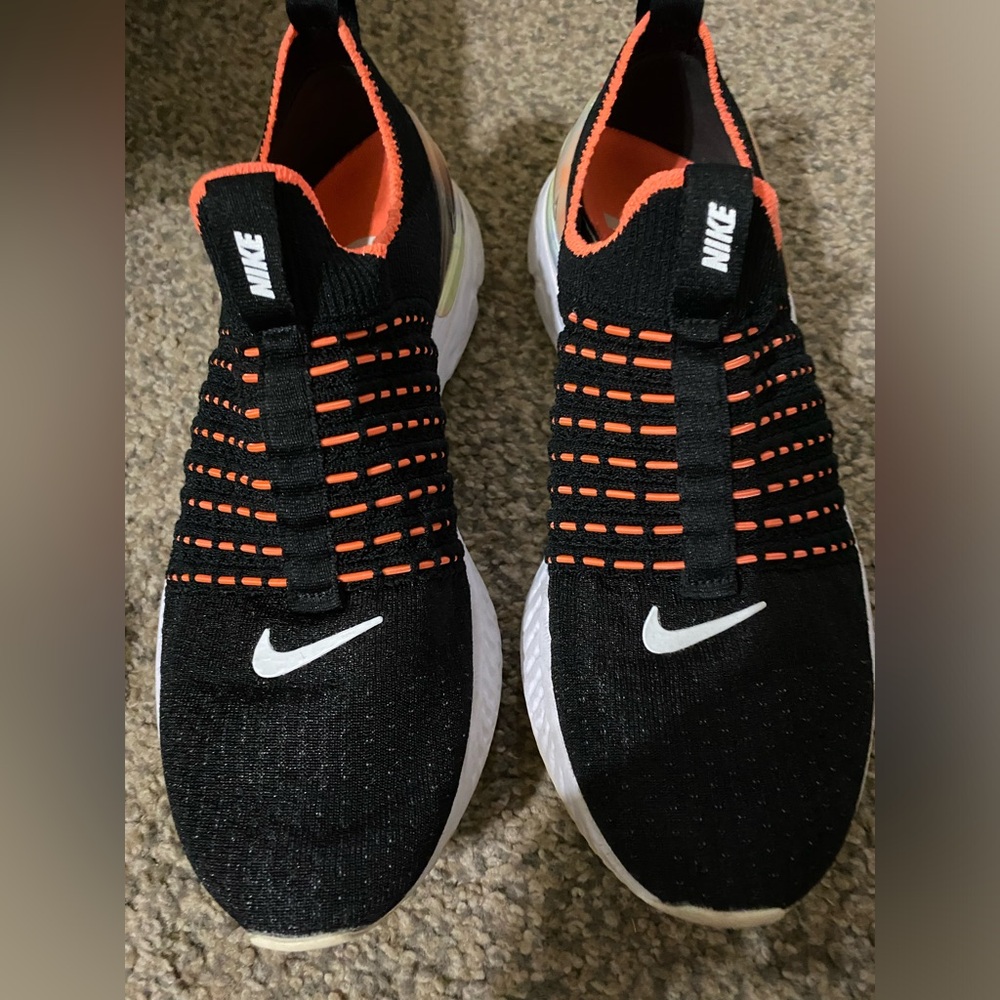 Womens - Nike Phantom - Size 8